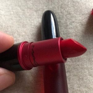 Brand new MAC shadescents kit